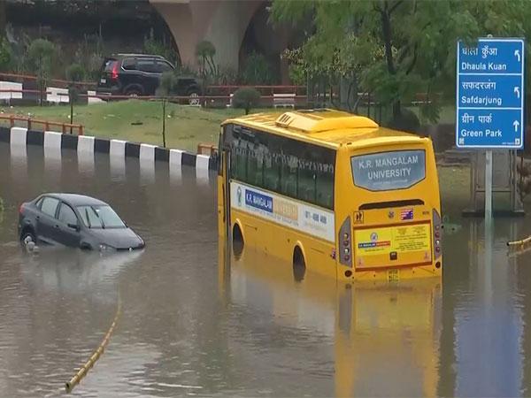 Heavy rains cause severe waterlogging and traffic jams in Delhi NCR