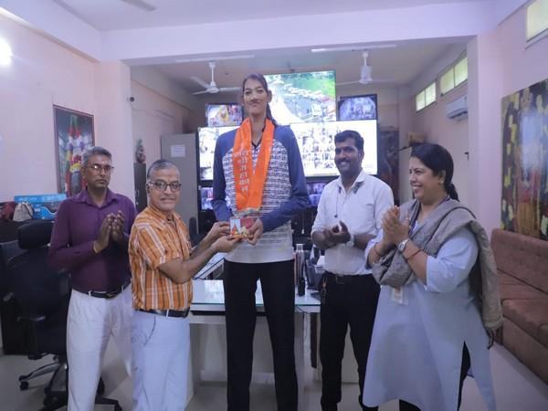 Basketball Star Poonam Chaturvedi Honored at Mahakaleshwar Temple in Ujjain