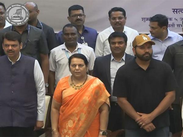 CM Eknath Shinde and Deputy CM Devendra Fadnavis Honor India Captain Rohit Sharma and Team