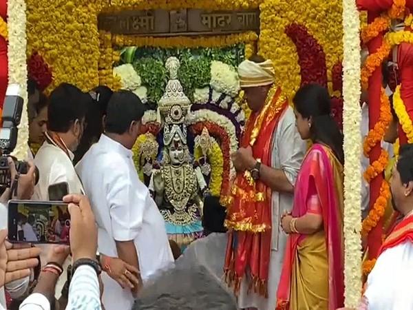 Telangana Minister Komatireddy Venkat Reddy Celebrates Bonalu Festival at Bhagyalakshmi Temple