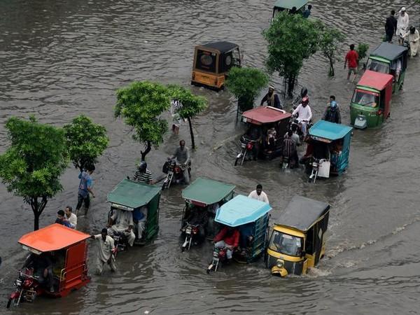 पाकिस्तान में भारी बारिश से तबाही: 22 लोगों की मौत, कई घायल