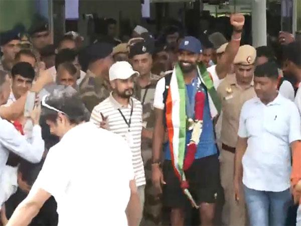 Indian Hockey Team Celebrated at Delhi Airport After Winning Bronze at Paris Olympics