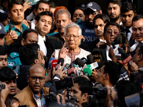 Nobel Laureate Muhammad Yunus Visits Dhakeshwari Temple, Promotes Unity in Bangladesh