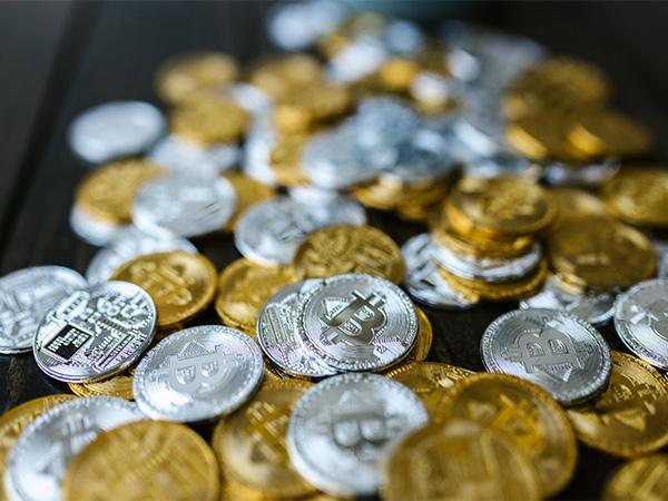 Gold vs. Bitcoin: Which is the Better Safe Haven?