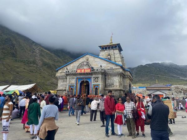 मुख्यमंत्री पुष्कर सिंह धामी ने चारधाम यात्रा को सुरक्षित और सुगम बनाने का आश्वासन दिया