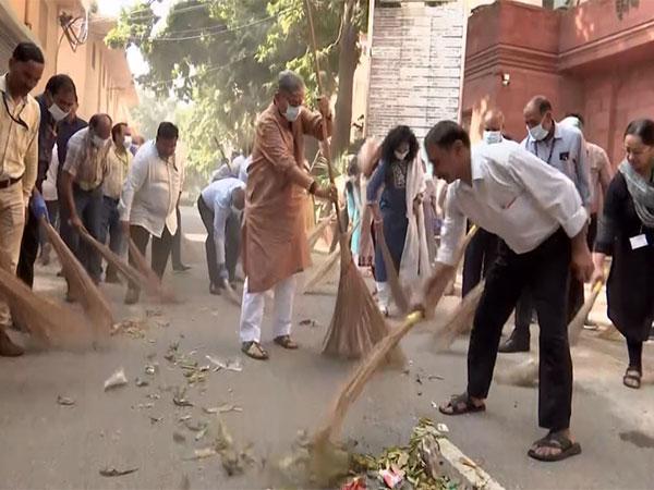 Union Minister Lalan Singh and PM Modi Lead Cleanliness Drive on Gandhi Jayanti