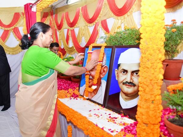 Uttarakhand Chief Secretary Radha Raturi Honors Mahatma Gandhi and Lal Bahadur Shastri