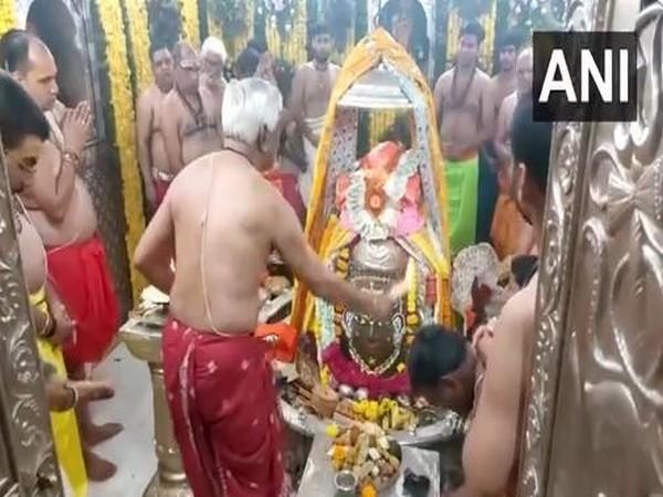 भारत में दिवाली: उज्जैन महाकाल मंदिर में विशेष आरती और अन्य उत्सव