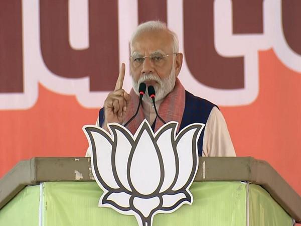 Prime Minister Narendra Modi's Rally in Akola: Criticism of Congress and Promises for Maharashtra