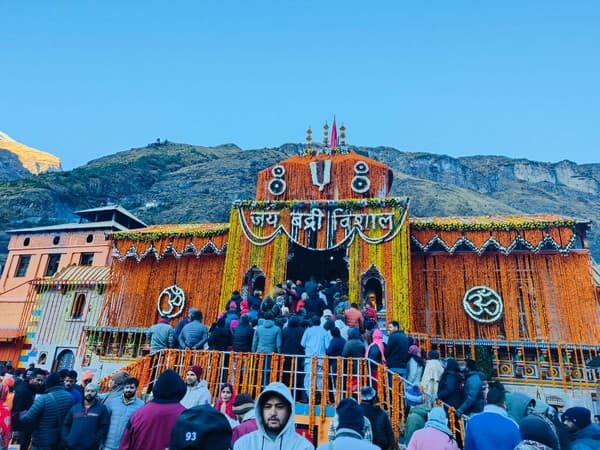 Winter Journey of Sacred Thrones from Badrinath Dham