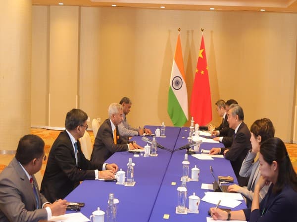 Jaishankar, Wang Yi discuss border de-escalation on sidelines of G20 Summit 