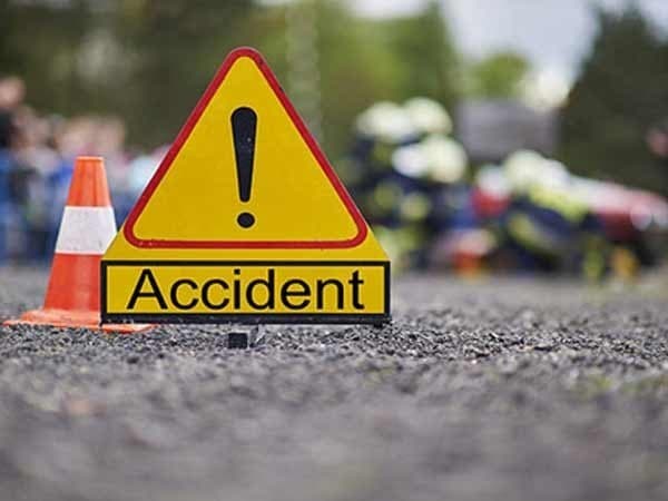 Five dead and 15 injured after truck collides with double decker bus on Yamuna expressway