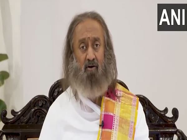 Sri Sri Ravi Shankar Criticizes Arrest of ISKCON Leader in Bangladesh