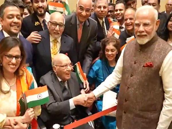 PM Modi's Historic Visit to Kuwait: Meeting with 101-Year-Old Ex-IFS Officer and Celebrating Indian Culture