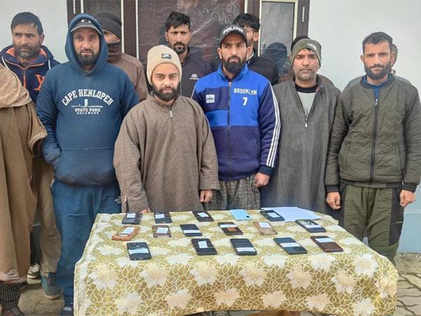 J&amp;K police cyber cell recover 30 smartphones in Kulgam 