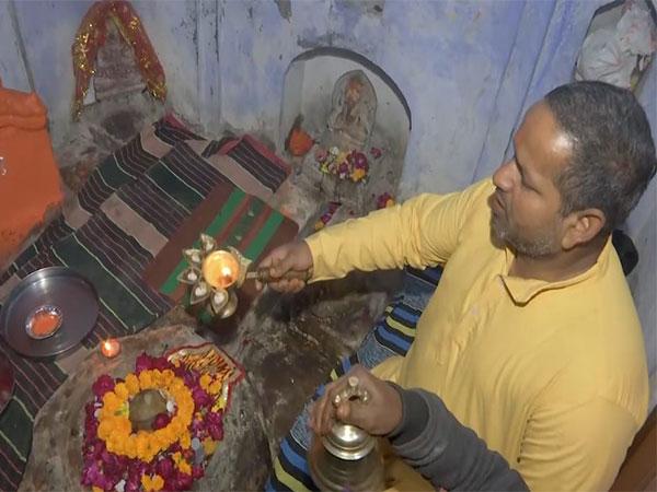 UP: Devotees throng at Sambhal's Shiv-Hanuman temple to offer prayers