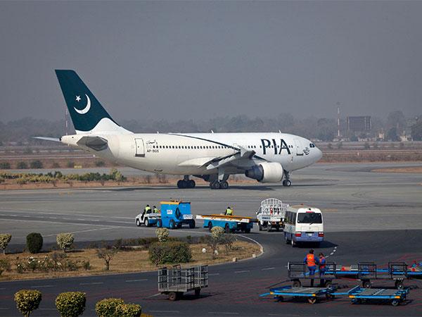 Pak Airlines' pilots, stewardess confess to producing fake degree