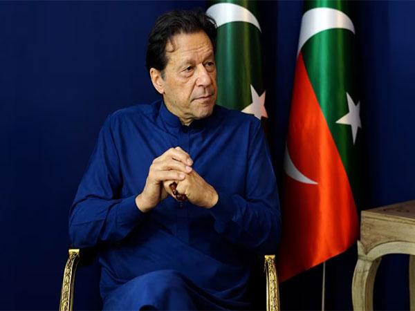 Pakistan: Imran Khan seeks meeting with PTI negotiation team before talks with government