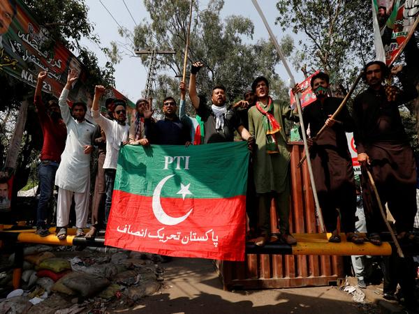 Pakistan Tehreek-e-Insaf sets deadline for conclusion of talks with government