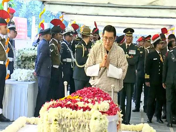 Bhutanese King, Mauritius Foreign Minister pay tributes to former PM Manmohan Singh