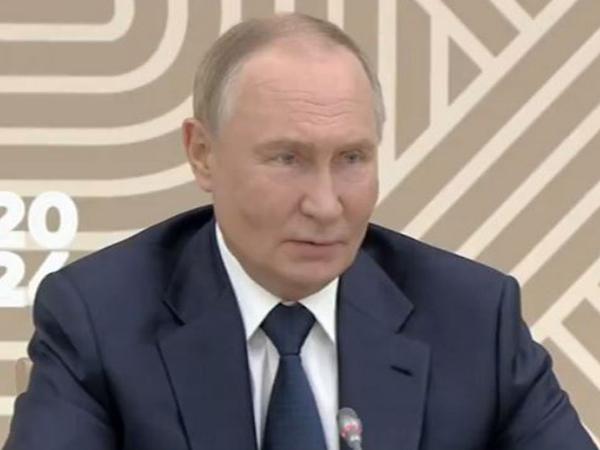 Russian President Putin apologises to Azerbaijan President after fatal plane crash