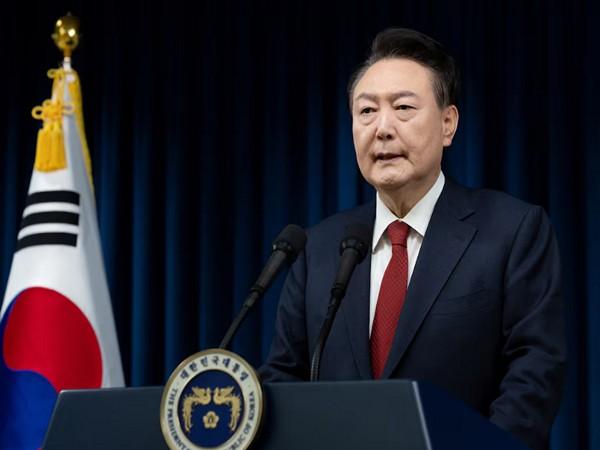 South Korea: Court issues warrant to detain impeached president Yoon Suk Yeol