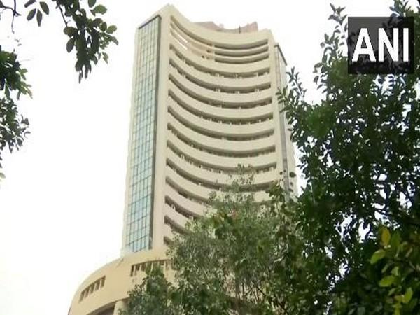 Nifty, Sensex opens with selling pressure on last trading day of 2024, Bank, IT, 