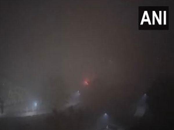 Delhi wakes up to dense fog this morning as cold waves grip city   