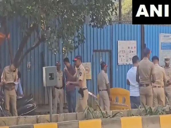 One injured in firing outside D Mart in Navi Mumbai's Sanpada area, probe underway