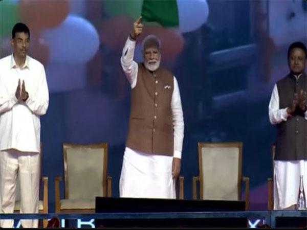 PM Narendra Modi flags off Pravasi Bharatiya Express in Bhubaneswar