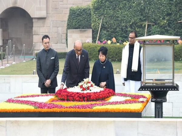 Singapore President lays wreath at Rajghat