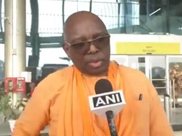 Bhakt Narasimha Swami from South Africa arrives in Prayagraj for Maha Kumbh 